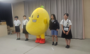 11352